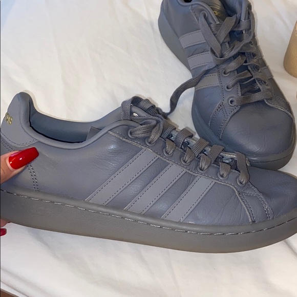 Adidas - Picture 2 of 4